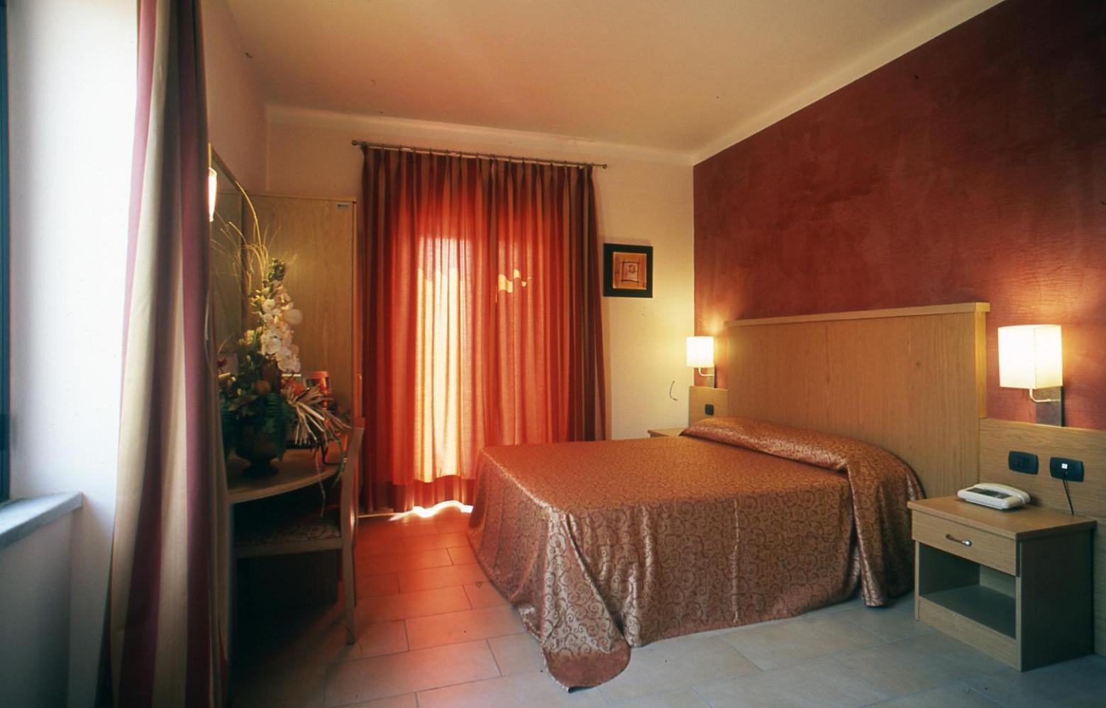 Hotel Tenda Rossa マリーナ・ディ・カッラーラ エクステリア 写真