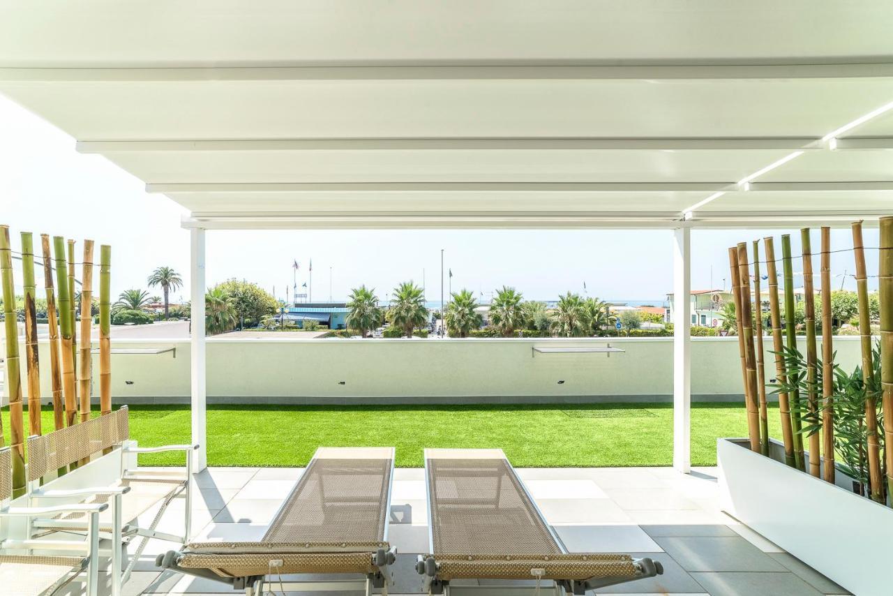 Hotel Tenda Rossa マリーナ・ディ・カッラーラ エクステリア 写真